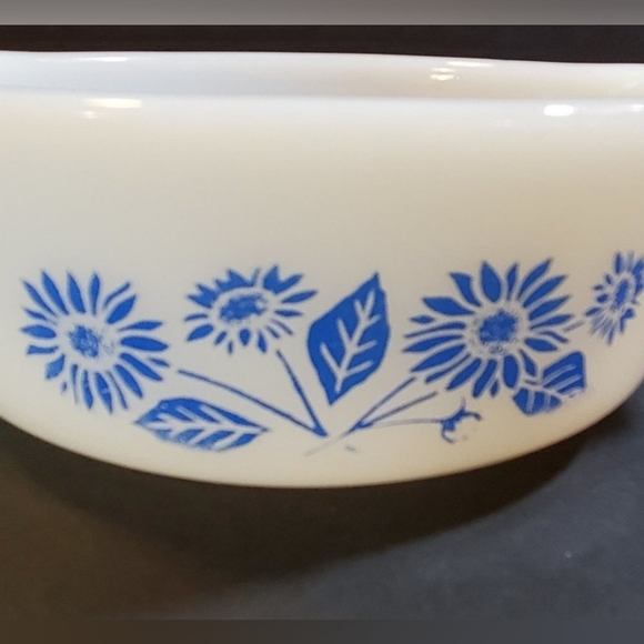 Anchor Hocking Fire King 472 Cornflower Mini Casserole Dish - Picture 3 of 4